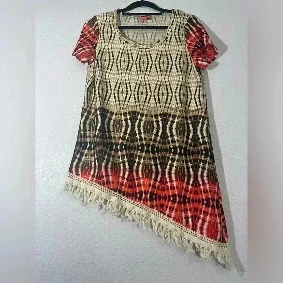 Sunny Leigh Womens Size Medium Asymmetrical Diamond Design Fringe Hem Top - Picture 2 of 7